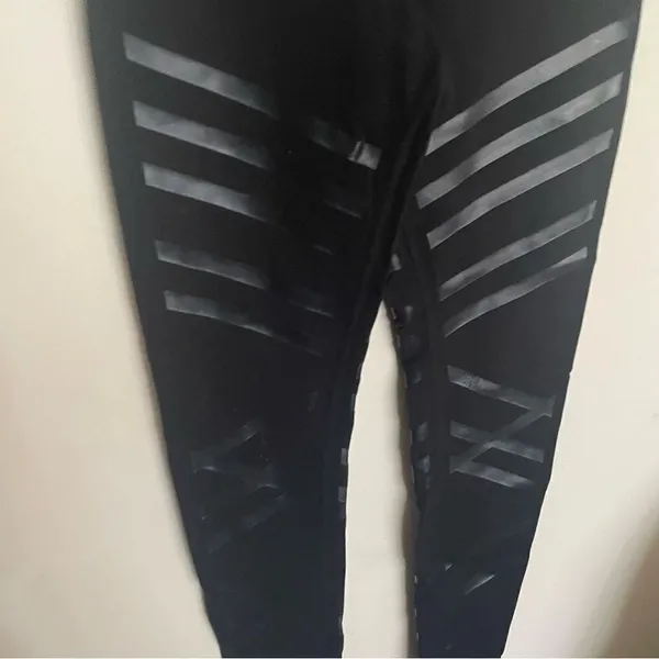 ALO YOGA | Lineal Airbrush Stripe Leggings- Size XS - Image 6