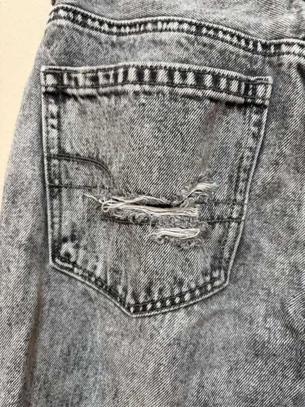 American Eagle Gray Acid Wash Ripped Boyfriend Jeans Y2K Grunge 6 - Image 3