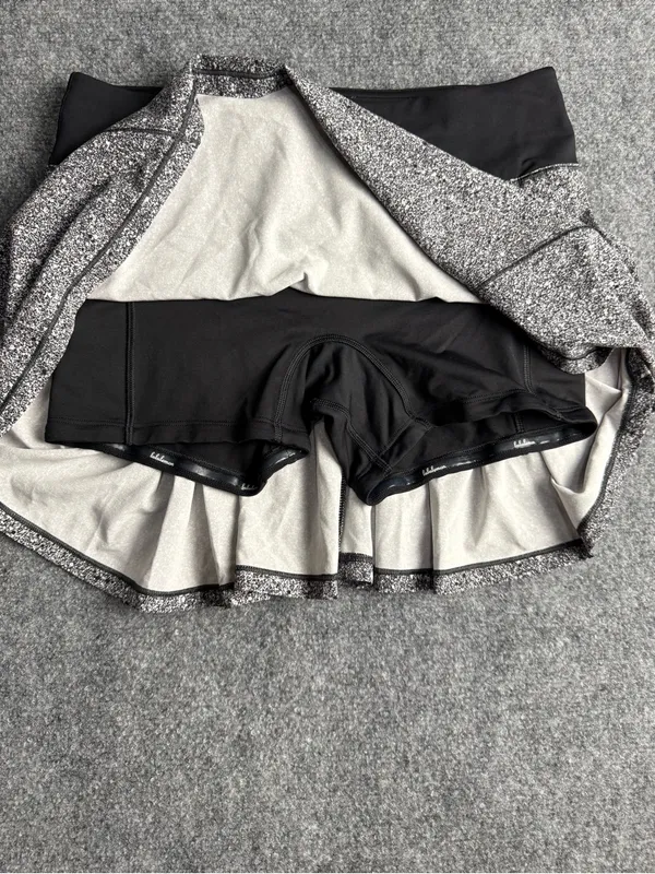 Lululemon 4 tall Circuit Breaker Skirt II Luminesce Splatter White Black Print - Image 3