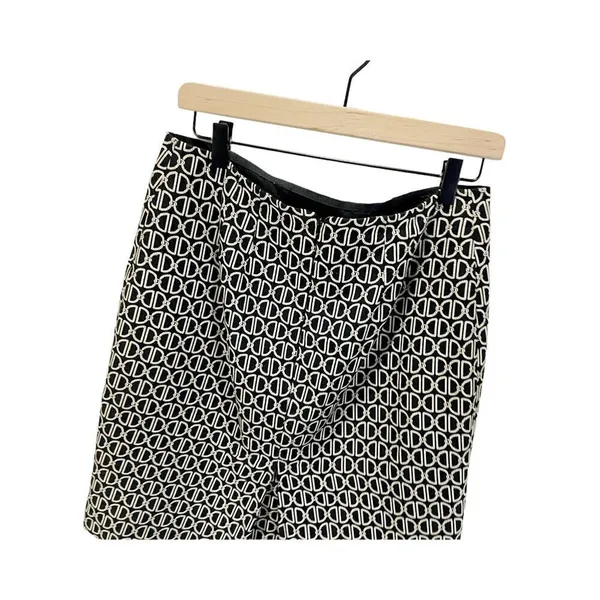 White House Black Market‎ Womens Straight Skirt Geometric Mini Back Slit USA 8 - Image 4