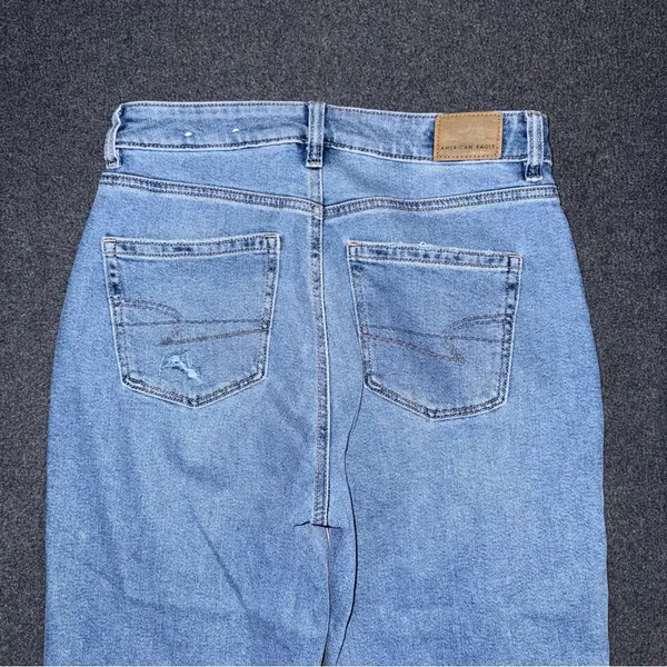 NWT American Eagle Stretch Mom Jeans Size 4 High Rise Medium Wash Distressed - Image 5