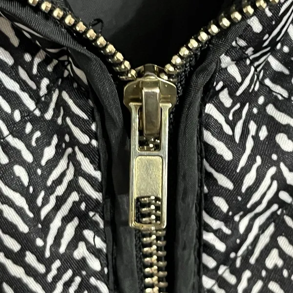 Wanna‎ B Vest Women's Large Black and White Zipper Pockets Quilted Fall Winter - Image 3