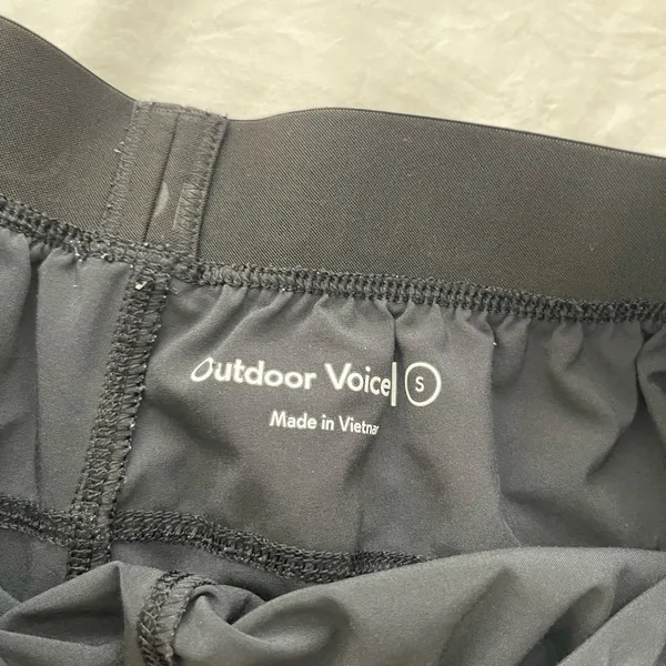 Outdoor voices BLACK Relay shorts. Size Small. - Image 6
