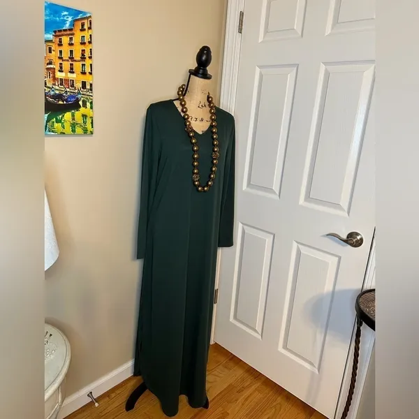 FULL SLEEVE EMERALD GREEN SLIP DRESS SIZE M (necklace sold separately) - Image 3