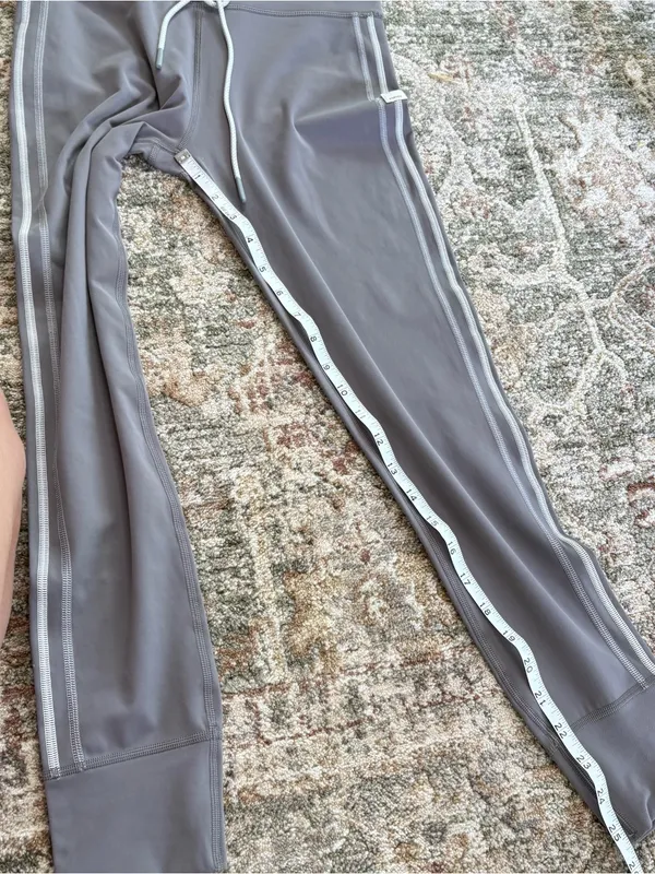Vuori Daily Sport Legging Size Medium Smoke - Image 8