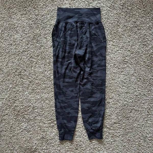 Athleta Womens Size XS Salutation Camo Jogger Pants Gray‎ Black Athleisure - Image 3