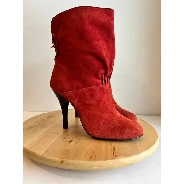 Red Soft Suede Slouchy Heeled Boots Mid Calf Bow Tie Pull On Size 9.5 Rampage - Image 11