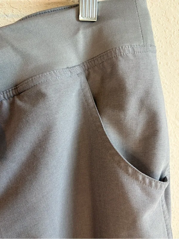 FIGS Gray Scrub Pants Size Large - Image 2