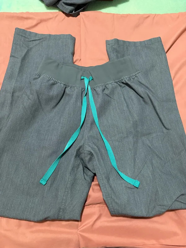 FIGS Scrubs Set - Image 3