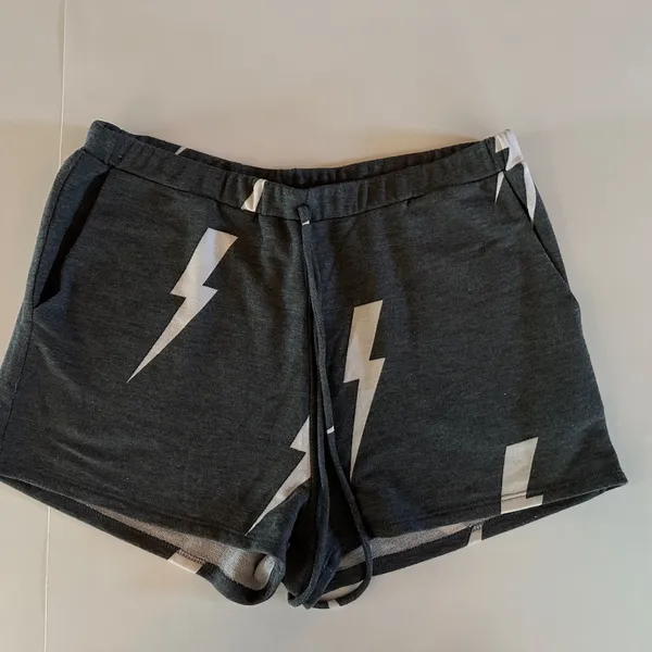 Leli"s Collection - Vanilla Sky Bolt Shorts - Size M - NEW With Tags.‎ - Image 4