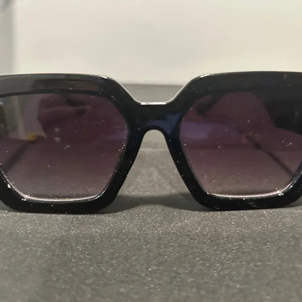 Black Square Sunglasses - Image 7