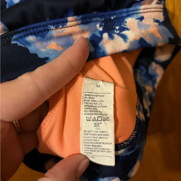 Old Navy, size medium, floral print sports bra - Image 4