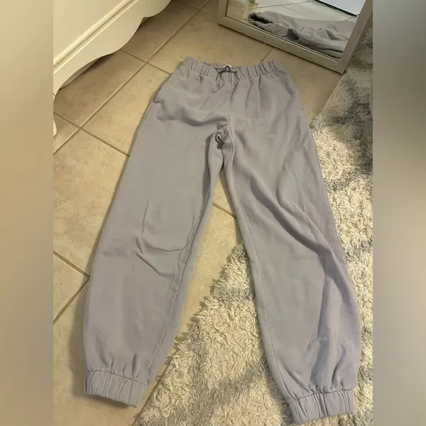 Brandy Melville John Galt Rosa Lavender Sweatpants - Image 4