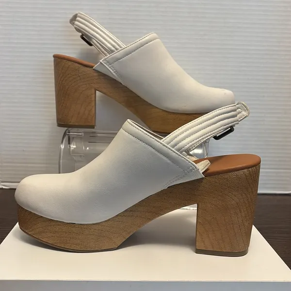 Universal Threads Cream Slingback Mules - Image 4