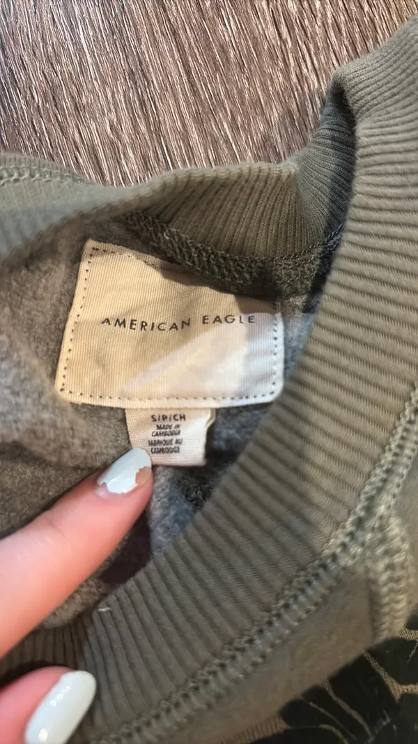 American Eagle Sweatshirt - Image 2
