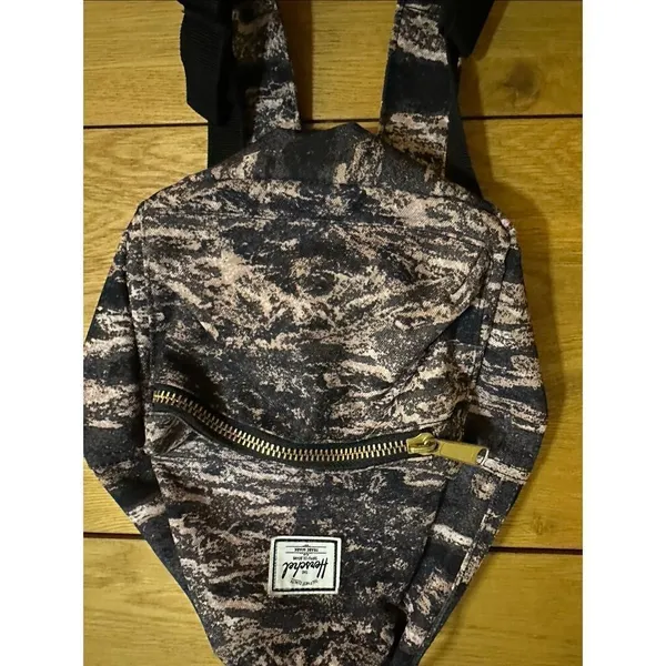 Herschel Supply Co. Nova Backpack patterned design - Image 5