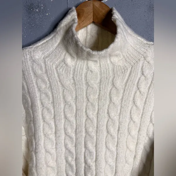 Abercrombie & Fitch Cable Easy Funnel Neck Sweater in Cream. Size Medium - Image 5