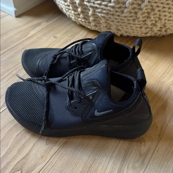 Nike Black Women's Sneakers - Image 3
