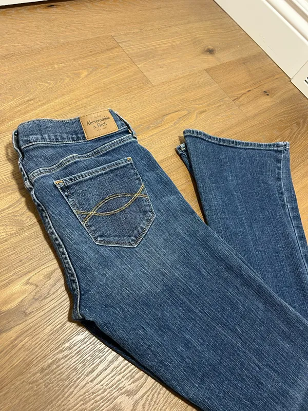 Size 4 Abercrombie and Fitch bootcut flare jeans - Image 4