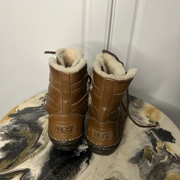 UGG Caspia 1932 Lace Up Shearling Lined Leather Boot - Image 5