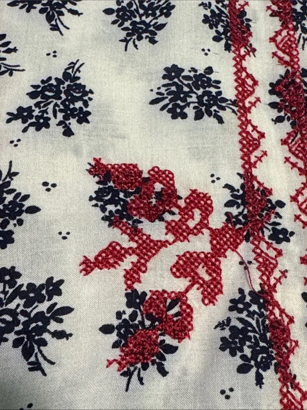 Boho Embroidered Tie-Front Peasant Top M 22” p2p White/Red & Navy Floral EU - Image 6