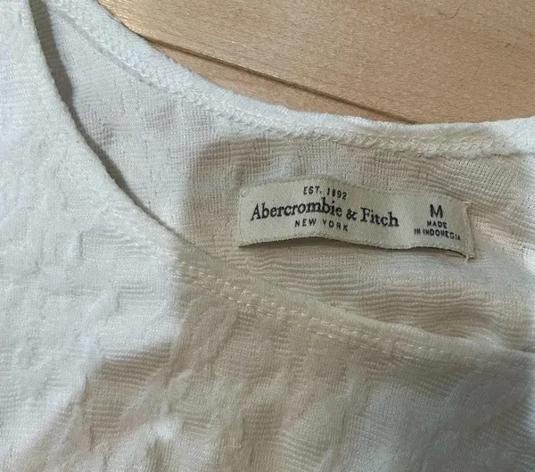 ABERCROMBIE & FITCH Stretch Seamless Jaquard Crop Top - size Medium - Image 7