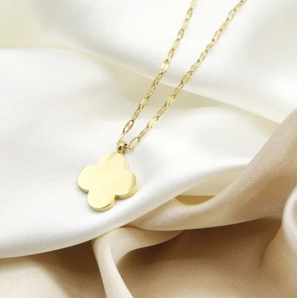 Engraved Clovers Pendant Necklace Gold - Image 2