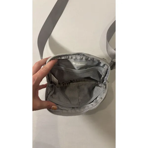 Lululemon Belt Bag Womens One Size Gray Everywhere Crossbody Fanny Pack Nylon‎ - Image 4