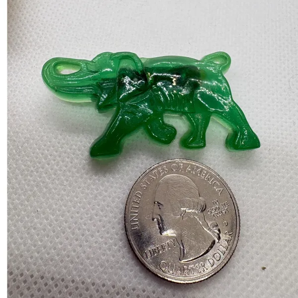Vintage Green Plastic Elephant‎ Brooch UV Glow Fluorescent Animal Pin SKU 275 - Image 5