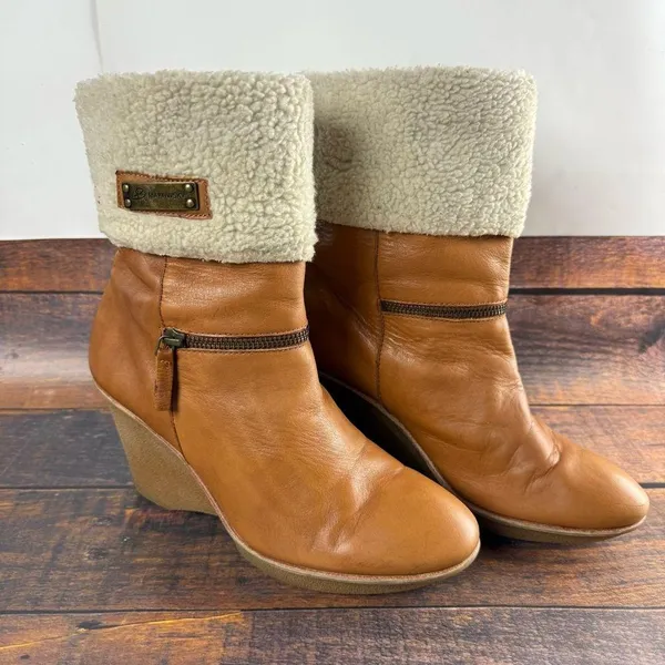 B. Makowsky Tan Winter Boots with Cream Fur - Image 2