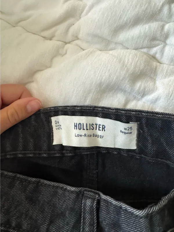 Hollister Low-Rise Black Jeans - Image 2