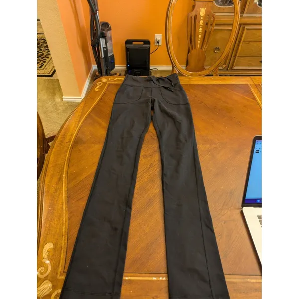 Women's Lululemon Speed Up Crop black leggings 21" size 4 - Image 7