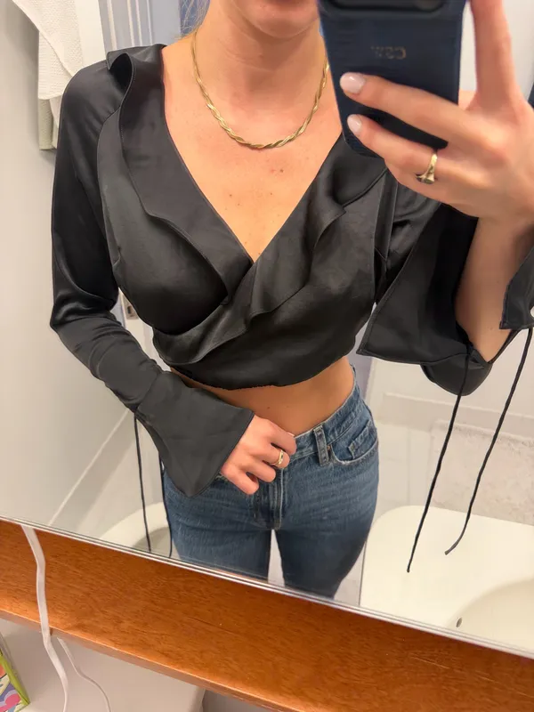 Aritzia long sleeve cropped top - Image 2