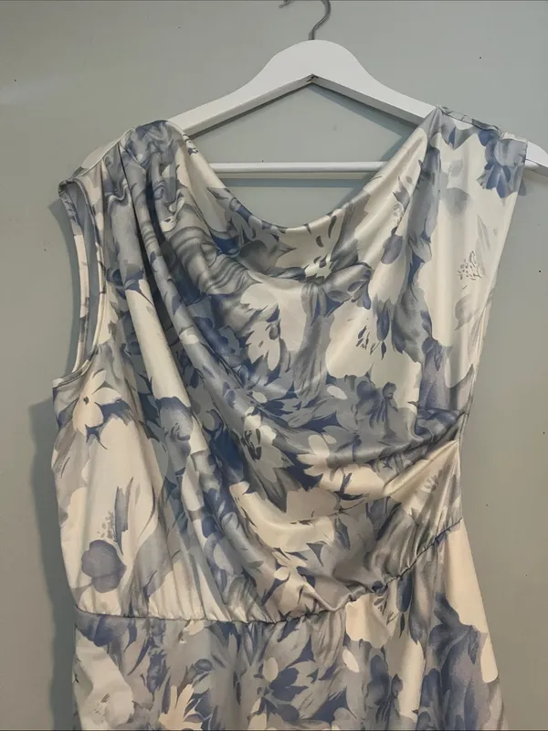 SHEIN Blue & White Floral Draped Midi Dress - Image 3