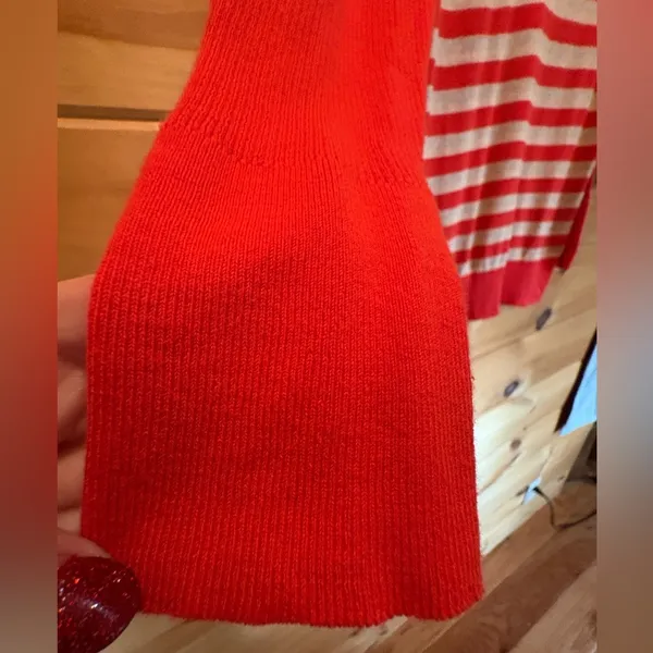 Victoria Secret Women's V-Neck Sweater Orange Tan Striped Size Medium - Image 4