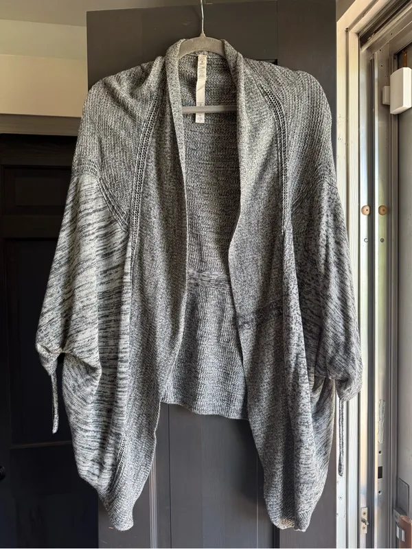 Lululemon Women's Breeze Easy Cardigan Wrap Sweater Gray Size XS / S Oversized - Image 2