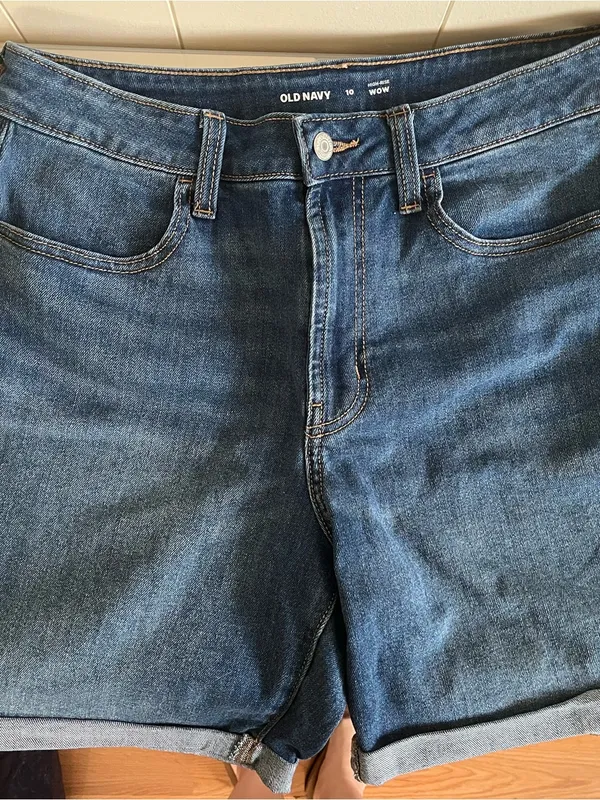 Old Navy Blue Denim Cuffed Jean Women’s Shorts - Image 2