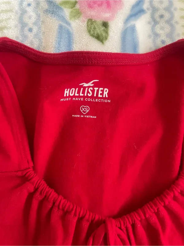 Hollister Women's Deep Red Scoop Tie-Front Crop Top - Image 2