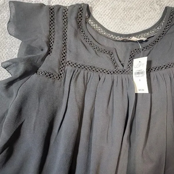LOFT Small Charcoal Gray Ruffle Sleeve Lace Trim Blouse Business Office NEW - Image 3