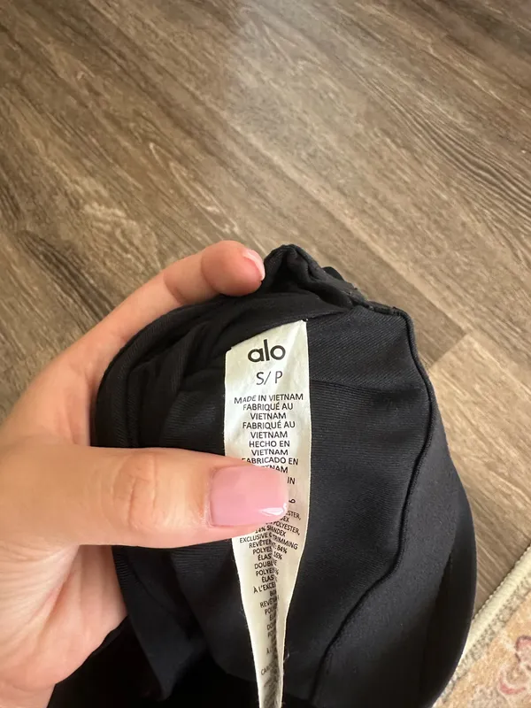 Alo Yoga Black Bra - Image 3