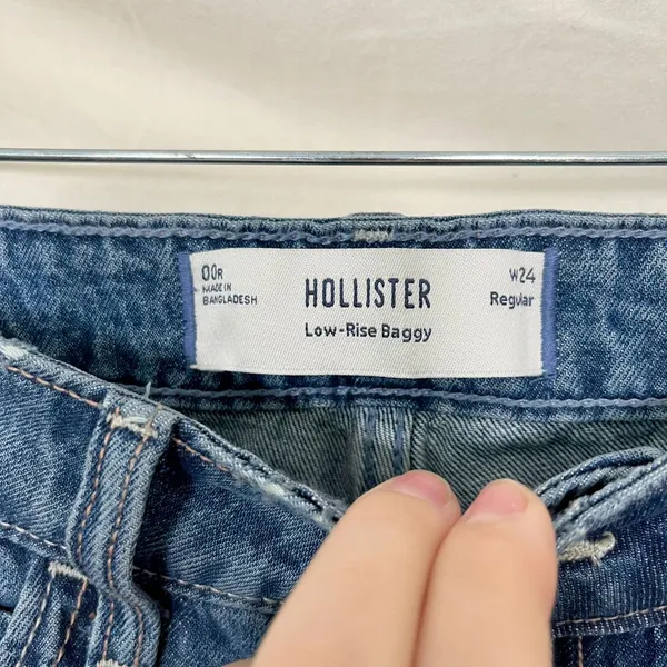 NWT Hollister medium-wash low-rise baggy jeans Size US 00R / W24 Regular - Image 5