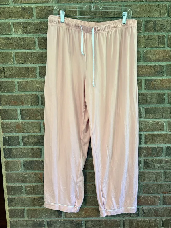 Short Sleeve Pink Pajama Top with Contrast Piping and Matching Pants - Image 3