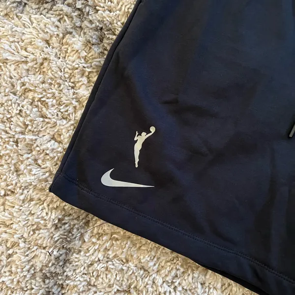 NWT NIKE Las Vegas Aces WNBA 6” Fleece Shorts - Image 3