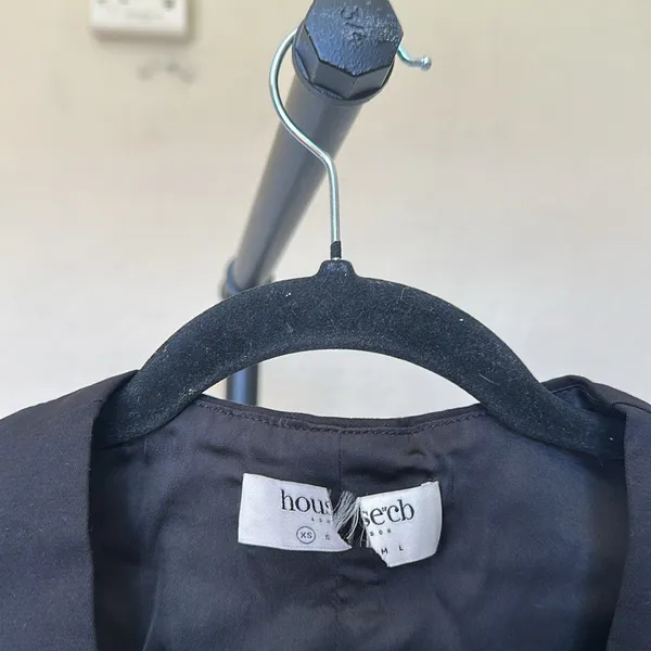 JULIET House of CB BLACK SLEEVELESS TUXEDO TOP NWOT blazer suit $139 size‎ XS - Image 11