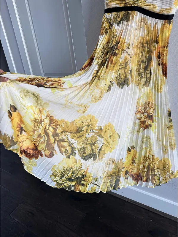 Karen Millen Pleated Floral Bodice Detail Woven Maxi Dress - Image 2