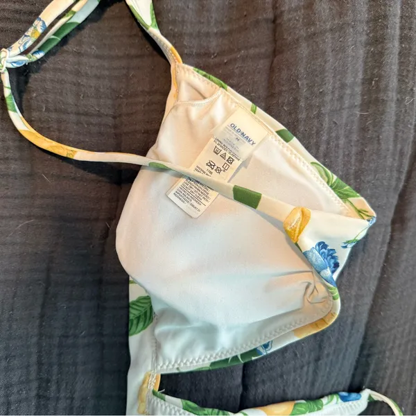Old navy Lemons bikini top small - Image 2
