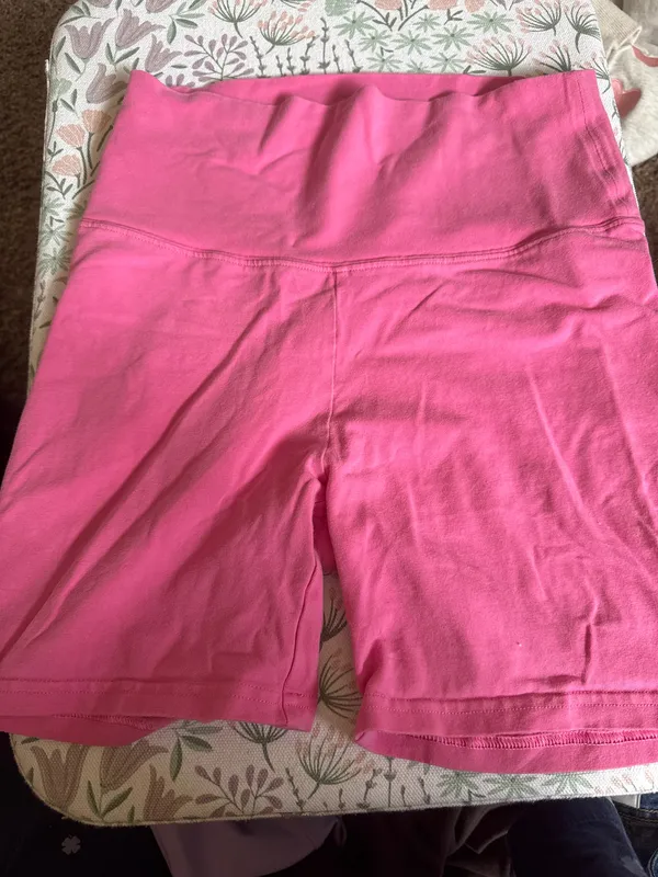 TNA Biker Shorts Aritzia - Image 3