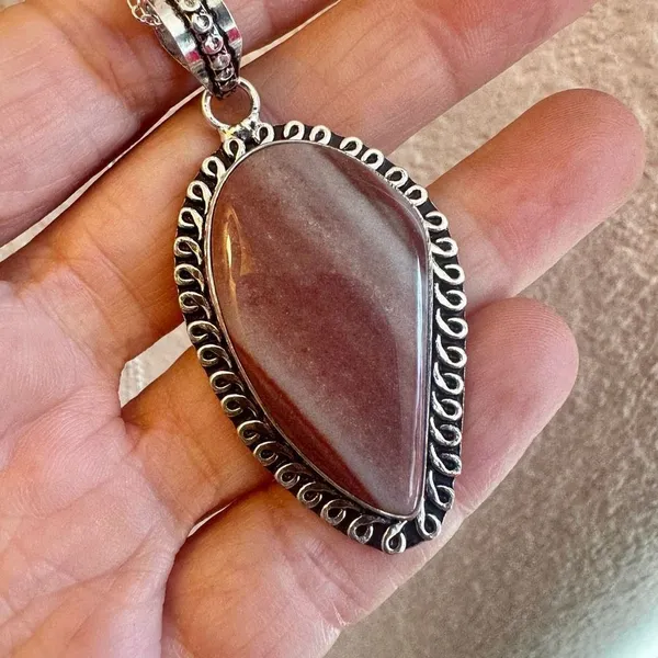 Silver tone and agate pendant necklace - Image 5