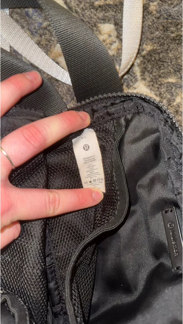 Lululemon Crossbody Bag Black Belt - Image 4