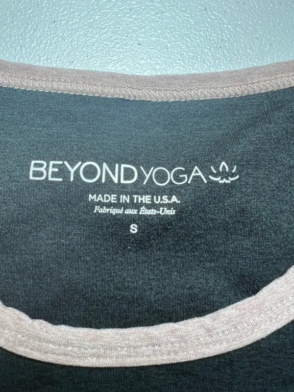 Beyond Yoga Contrast High Neck Sports Bra - Black‎ & Dusty Rose Trim - Image 4
